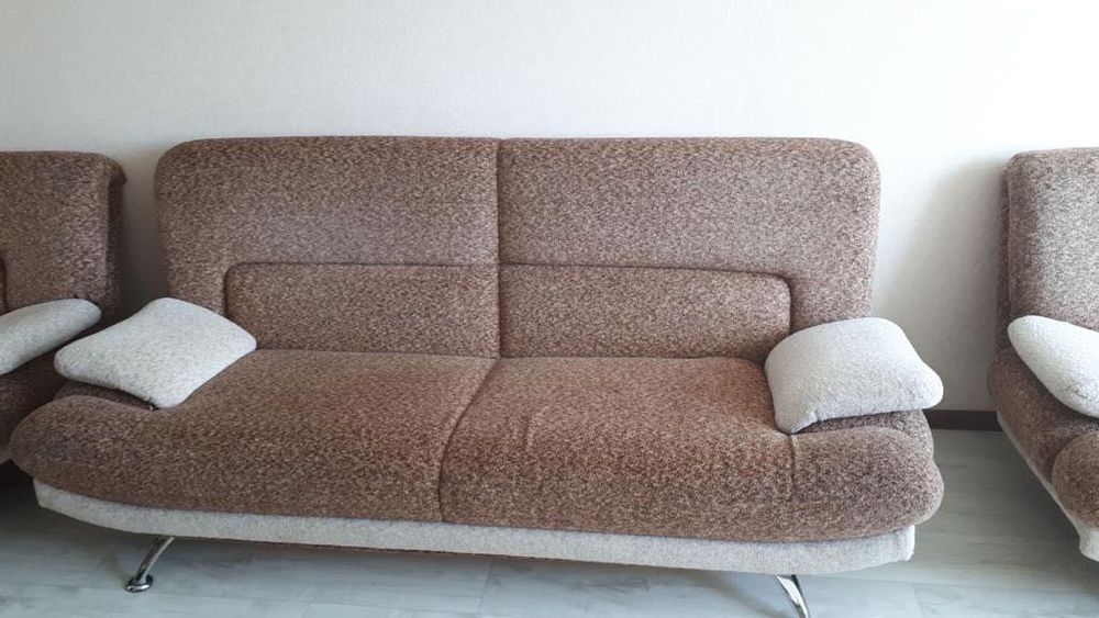 Продам диван и два кресла