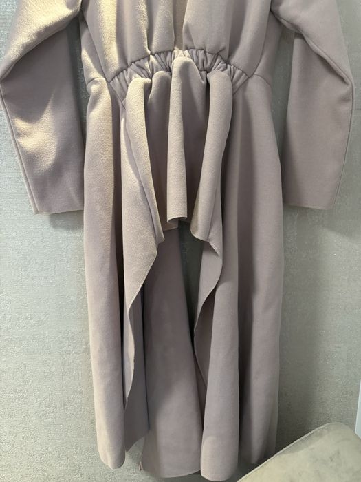 Палто в цвят пепел от рози.