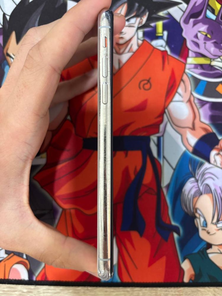 iPhone XS цвят бял