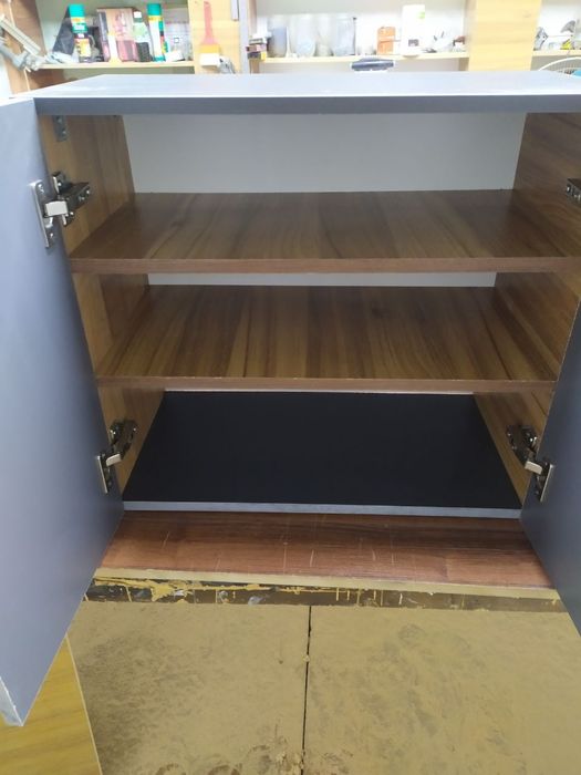 Ish koʻp oyoq kiyim qoyadigan