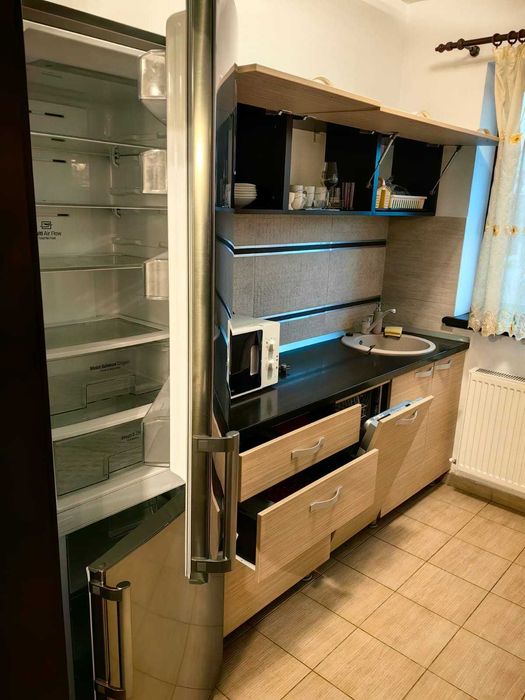 Proprietar, inchiriez apartament cu 3 camere de lux, etajul 1 din 4