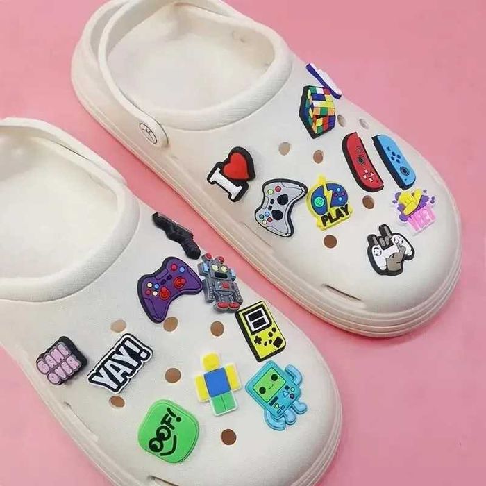 SET 21 Pinuri Pini Accesorii pentru Crocs Saboti Jibbitz, Jocuri Games