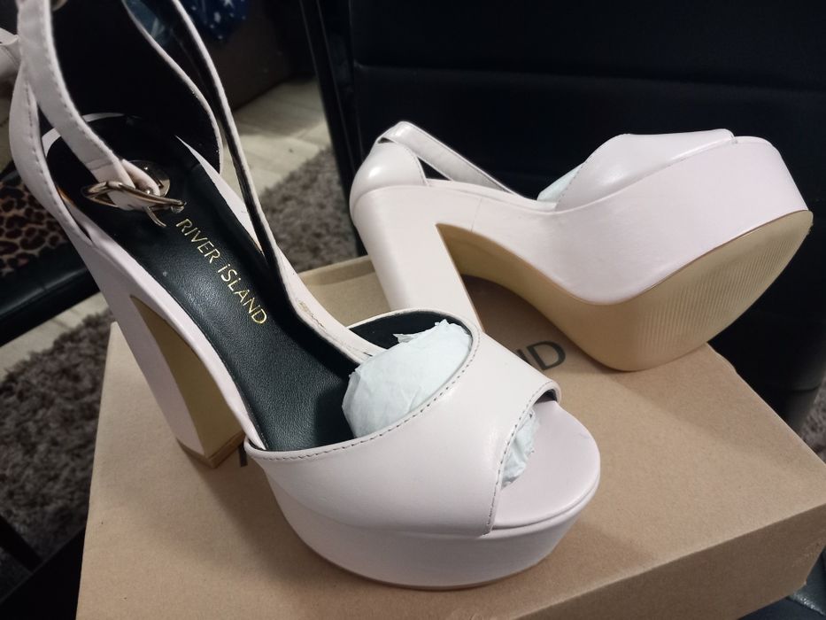 Vand sandale River Island noi