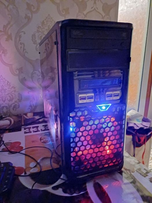 Yaxshi yigilgan domashniy kompyuter polniy komplekt