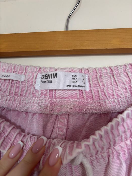 РОЗОВ карго панталон Бершка. 34 размер.