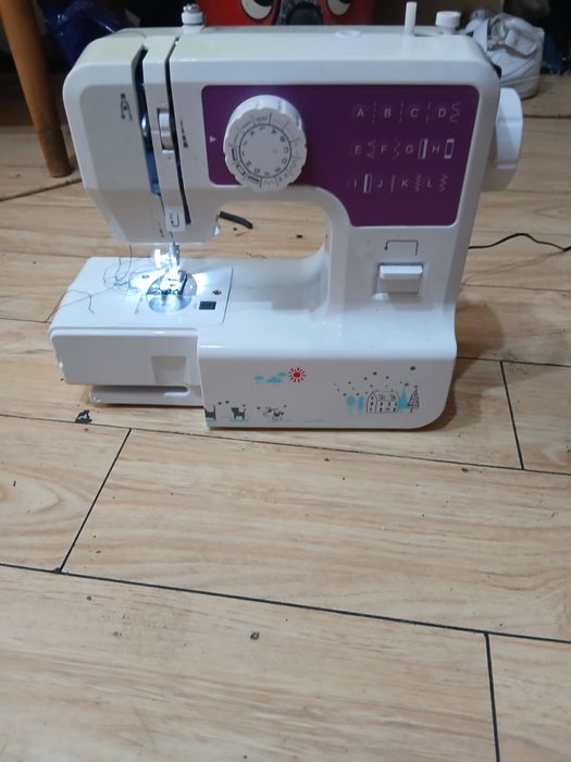 Mașină de cusut portabilă