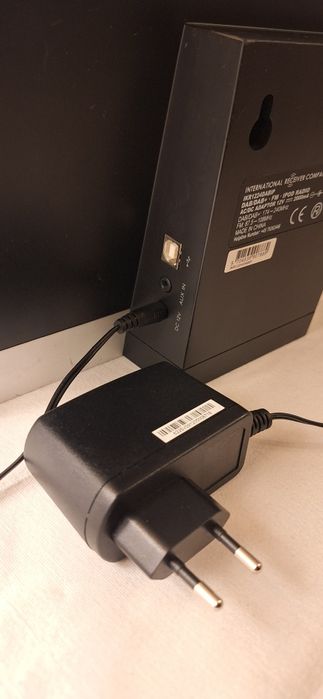 IPod Radio - DAB + FM, ceas, calendar si dock pentru IPhone si IPod