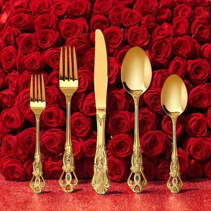 Комплект от 30 части  прибори от неръждаема стомана в златен цвят