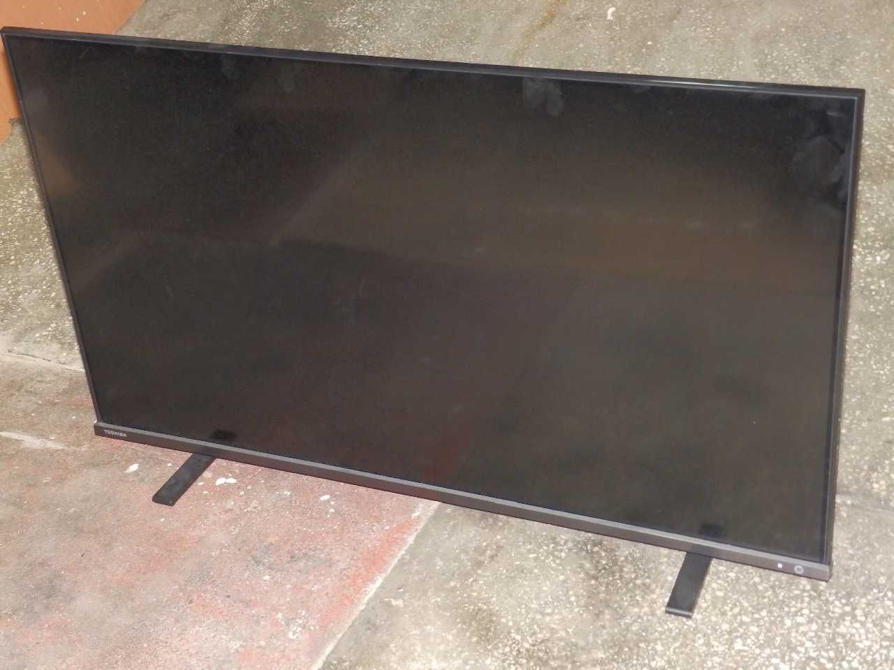 Телевизор Toshiba 43QA4163DG с повреден дисплей