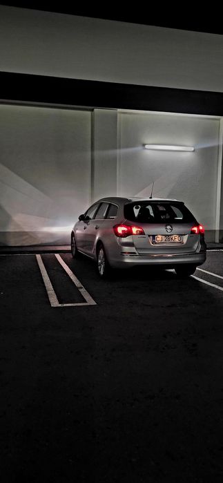 Vând Opel astra j