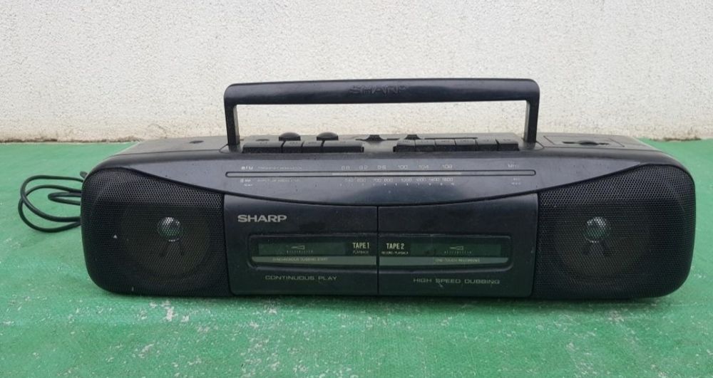 Radio Casetofon marca Sharp , model WQ-284H