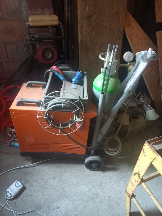 Se vinde aparat de sudură 3.80 se poate suda aluminiu inox  fier