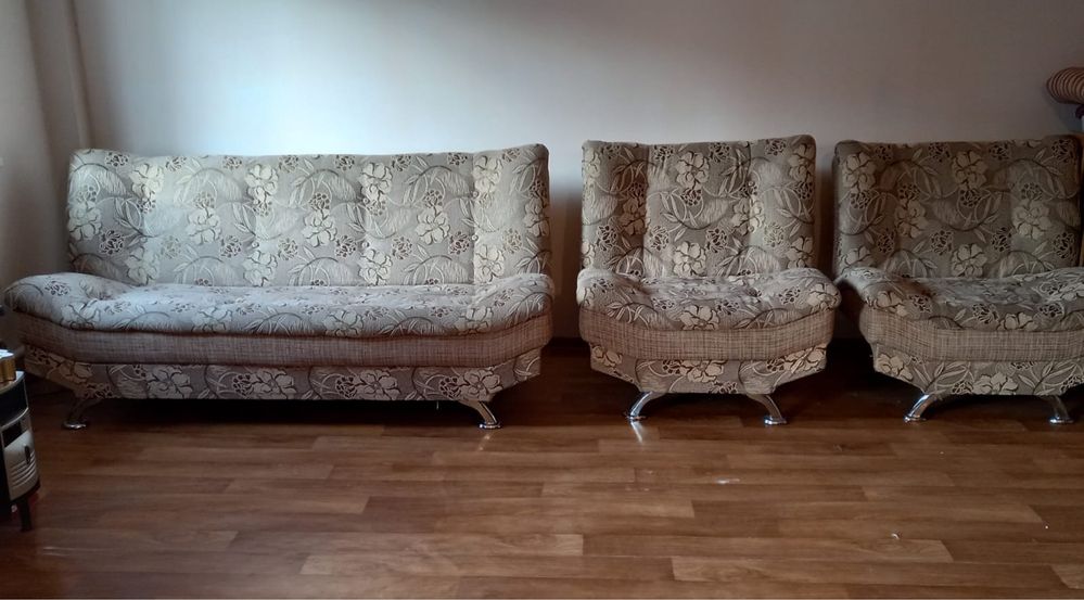 Продам срочно диван тройка