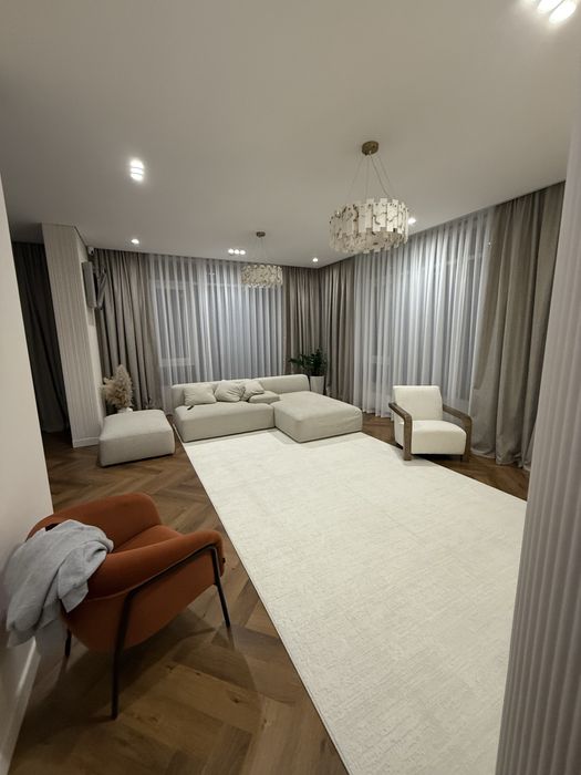 Продам угловой диван с пуфиком