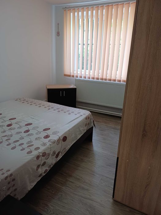 Închiriez apartament