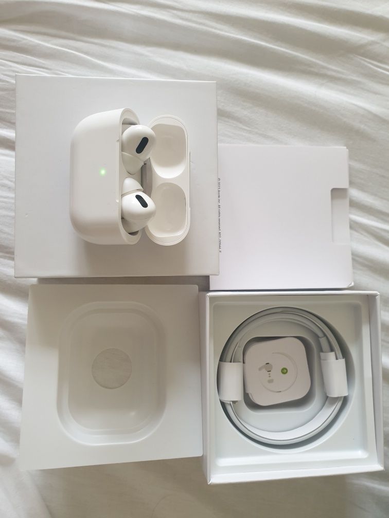 AirPods Pro MagSafe