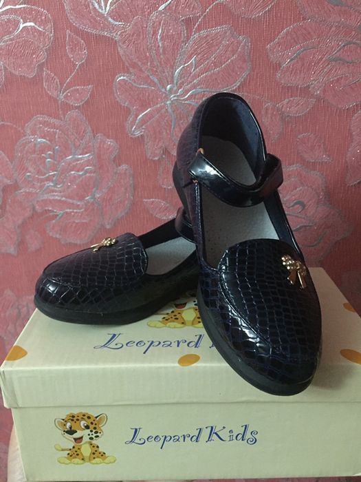 Продам школьные туфли для девочек