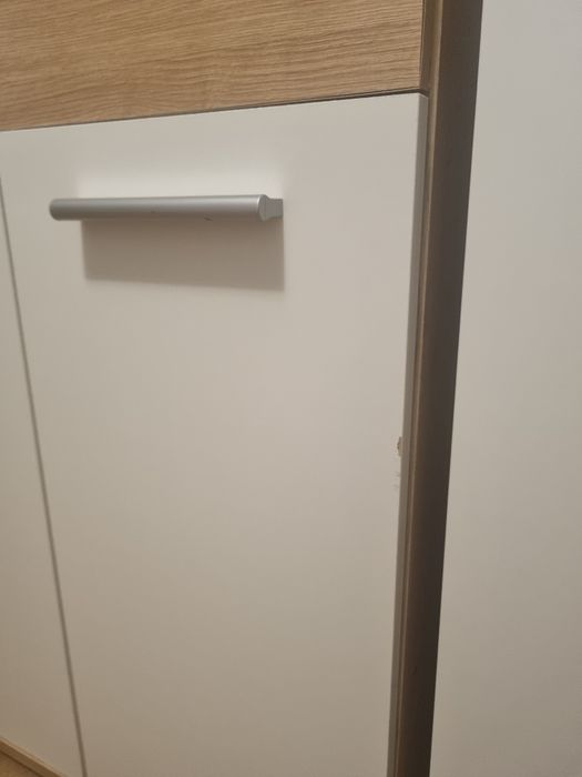 Vand comoda stare foarte buna. Poze cu cele 2 zgârieturi pe care le ar