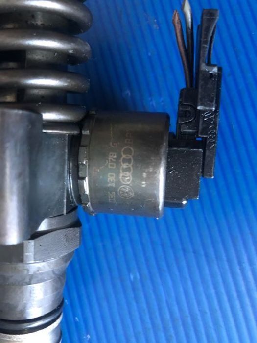 injector 2.0 tdi audi a3 8p a4 b7 vw golf 5