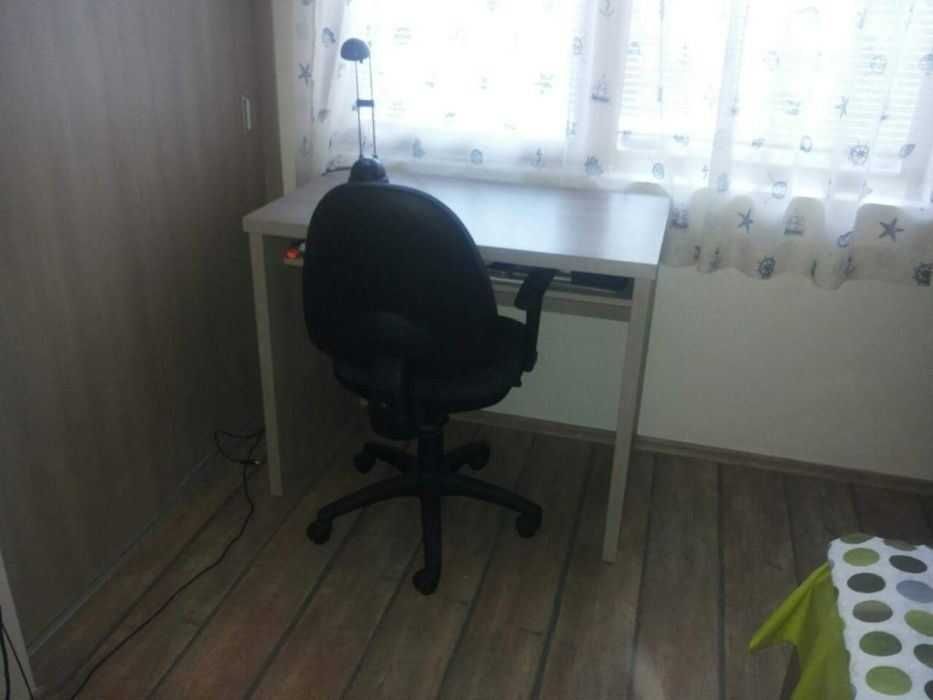 Дава се под наем Тристаен апартамент в София, Хладилника - 109 кв.м за 489.6 € - Снимка #3