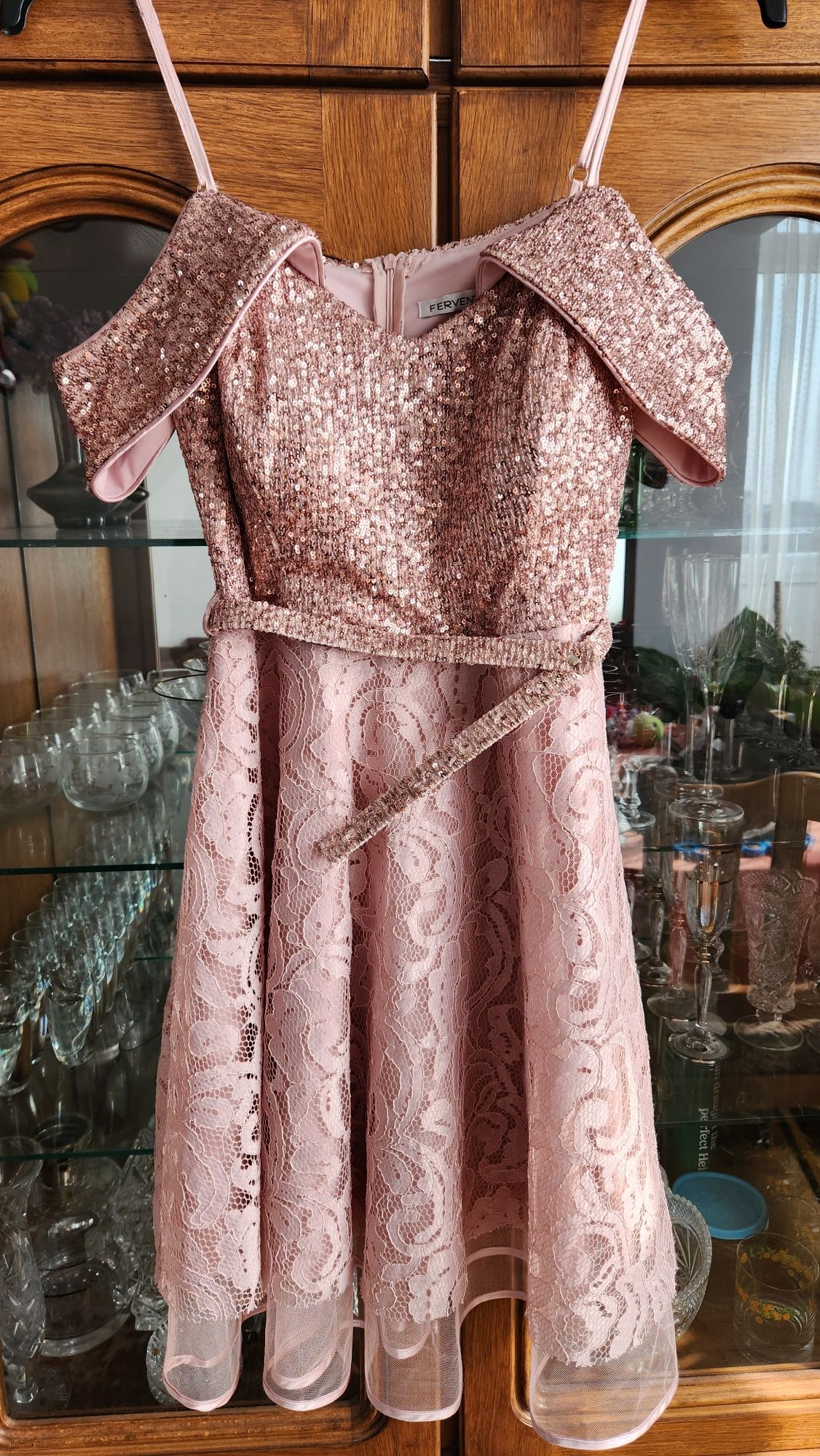 Rochie de ocazie paiete roz