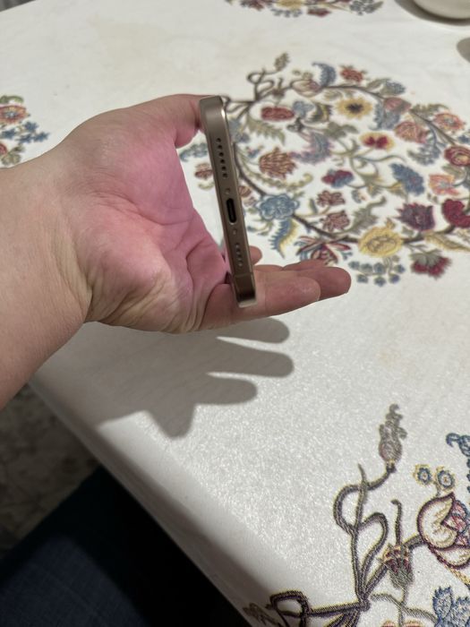 Iphone 16 pro max gold