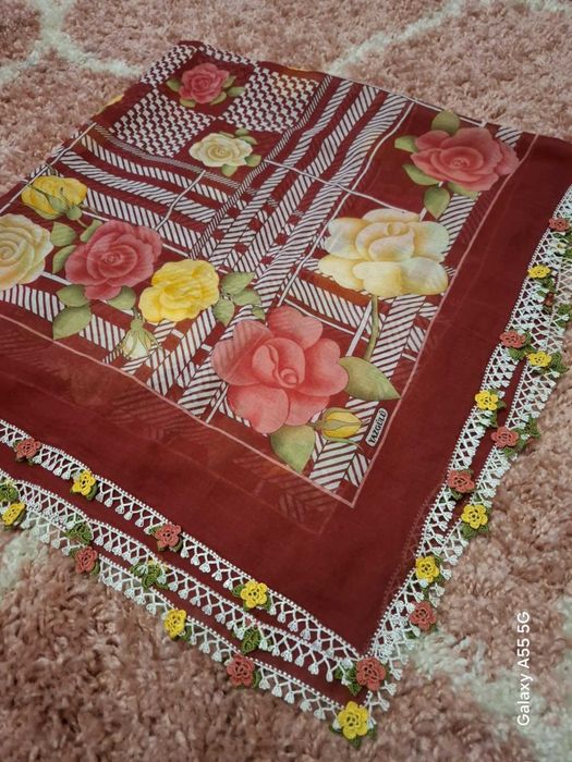 Памучна забрадка с дантела