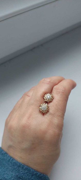 Продаются золотые серьги