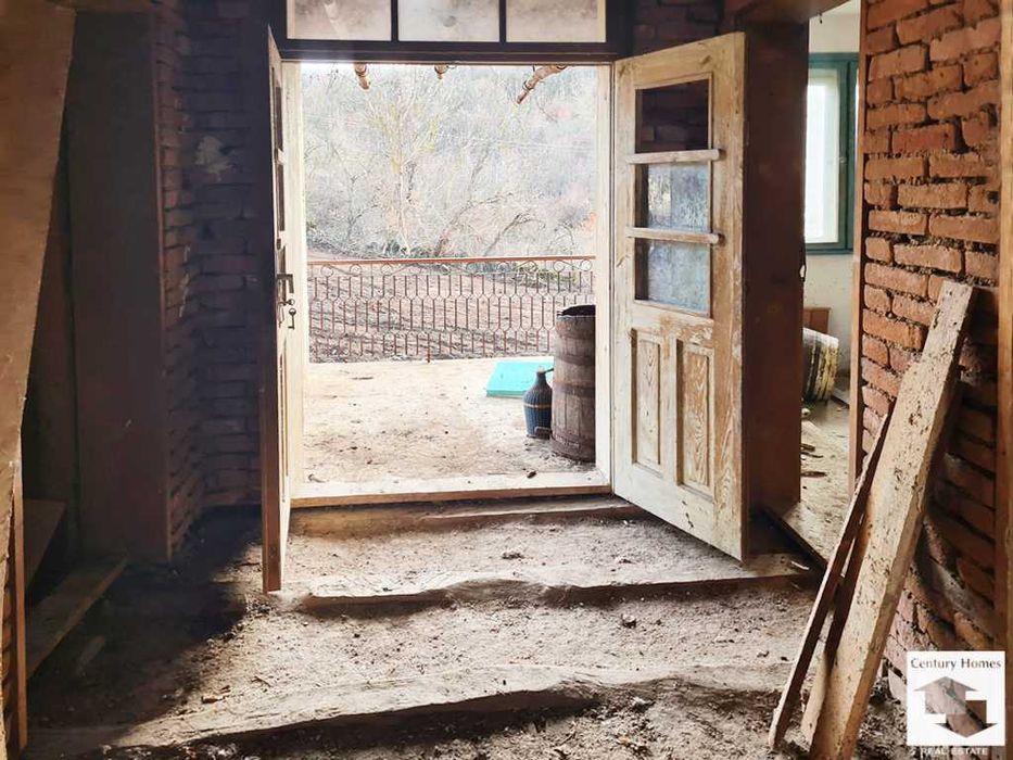 175093 Две съседни къщи в с. Младен, 40 км. от Велико Търново