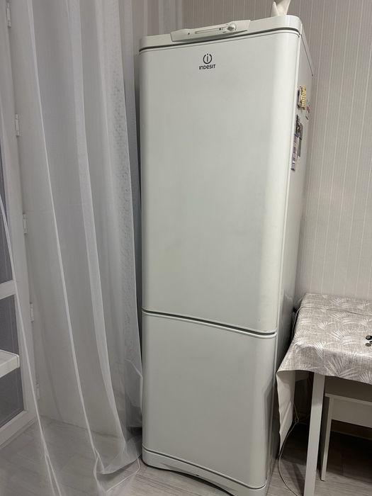 Отдам даром холодильник