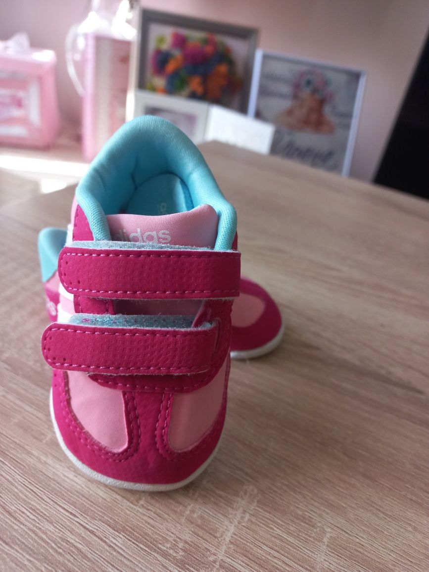 Бебешки обувки adidas