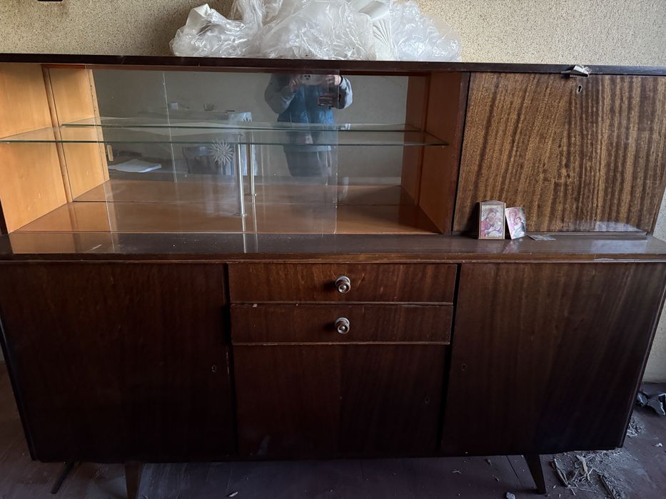 Салонен бюфет/шкаф