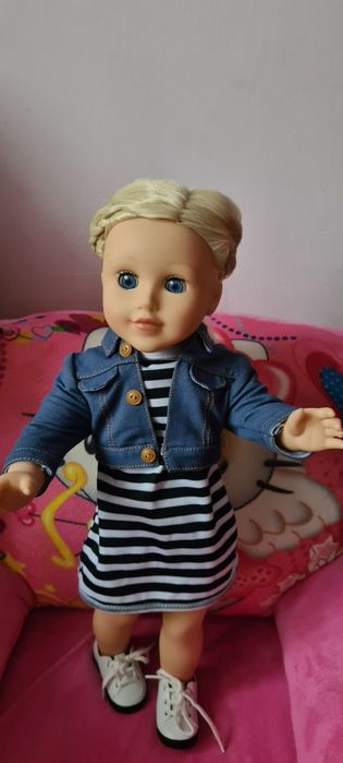 Păpușă cu părul lung