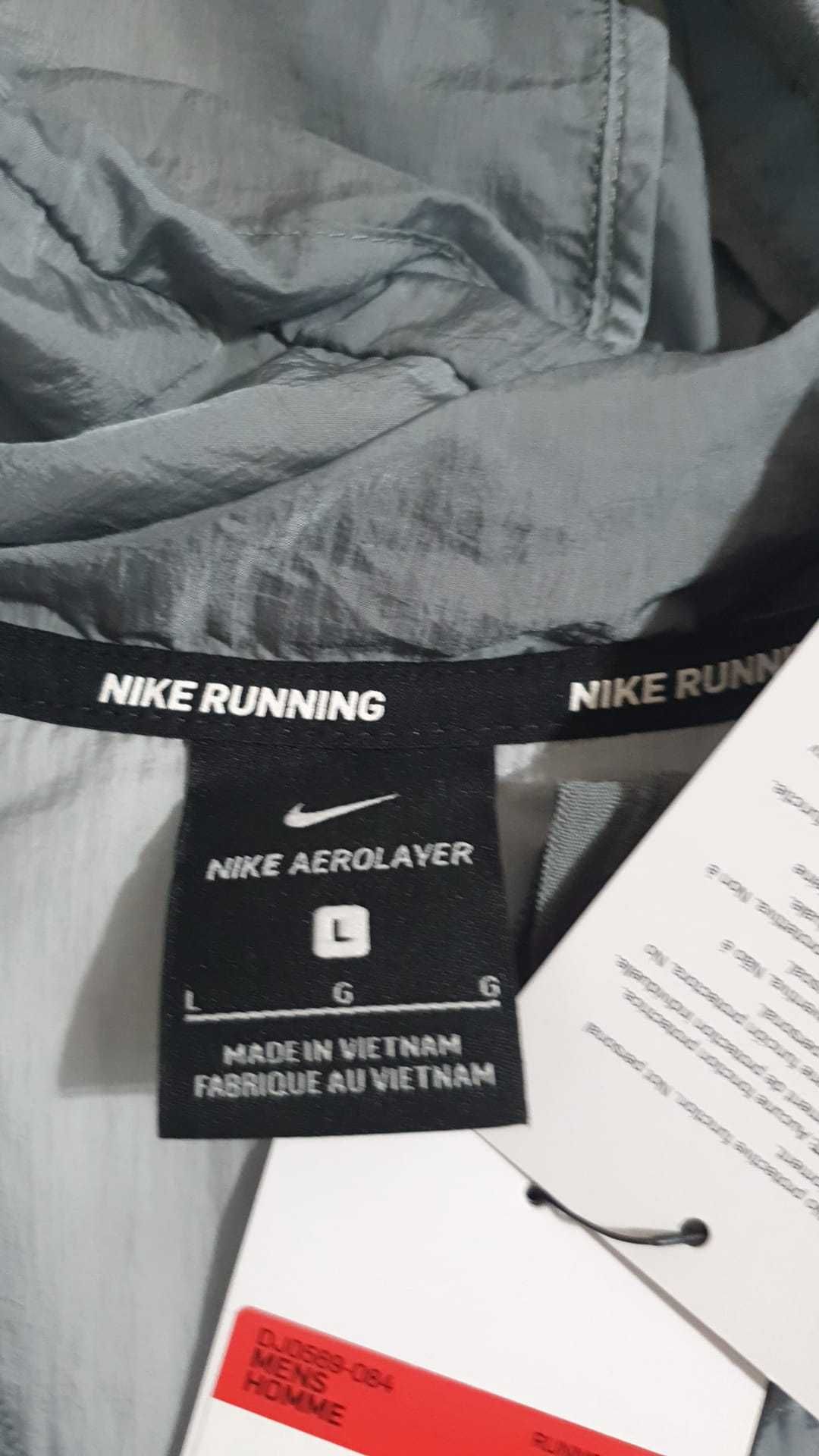 Vand geaca subtire Nike  AeroLayer masura L originala noua cu eticheta