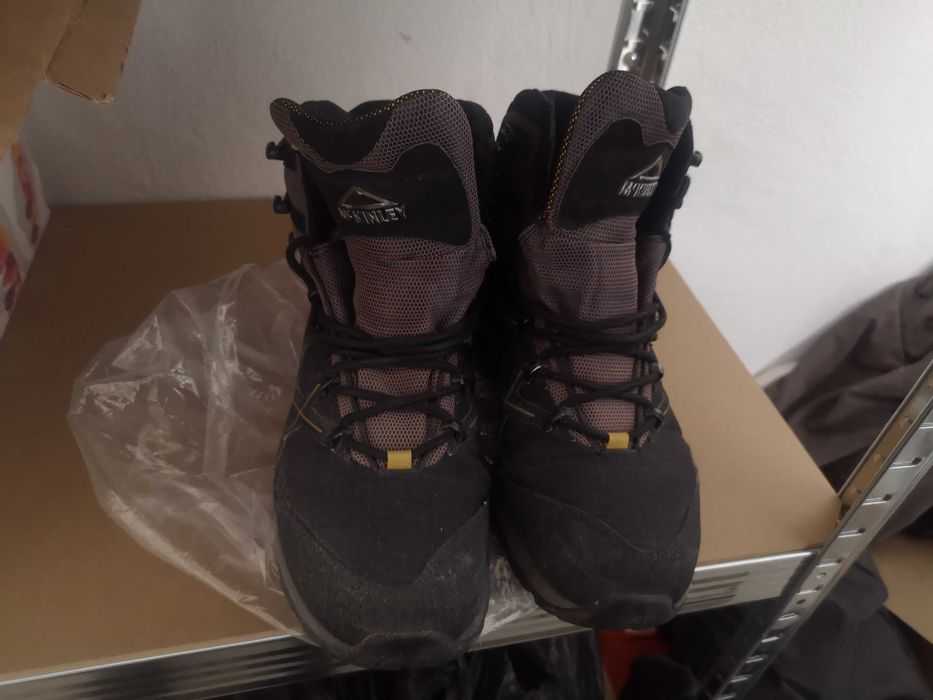 Боти заа зимата дълбоки