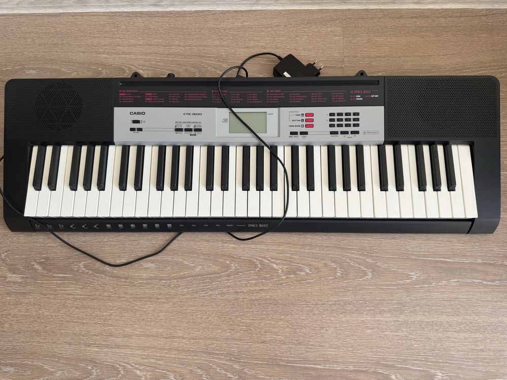 Синтезатор CASIO СТК-1500. По вопросам писать на ватс апп.