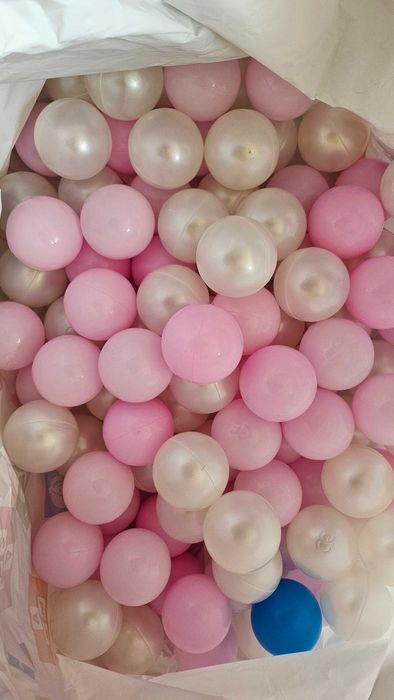 Топки за басейн за момиче