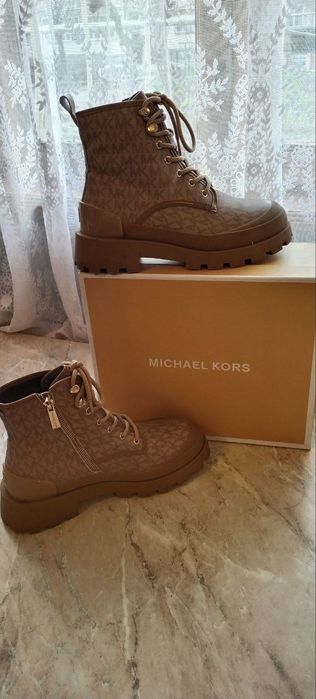 Ботинки утепленные