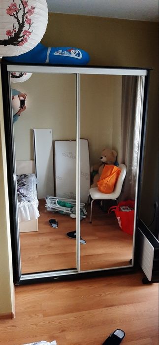 Гардероб с две плъзгащи врати