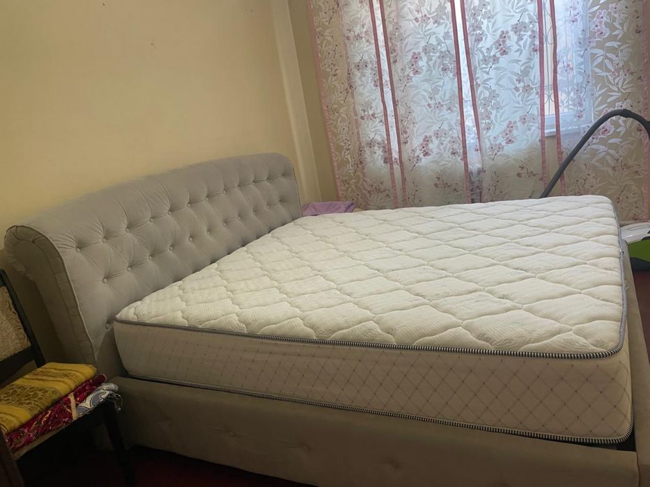 Кровать с матрасом