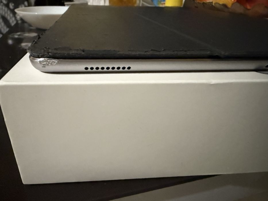 Ipad 12.9 pro model - A1584