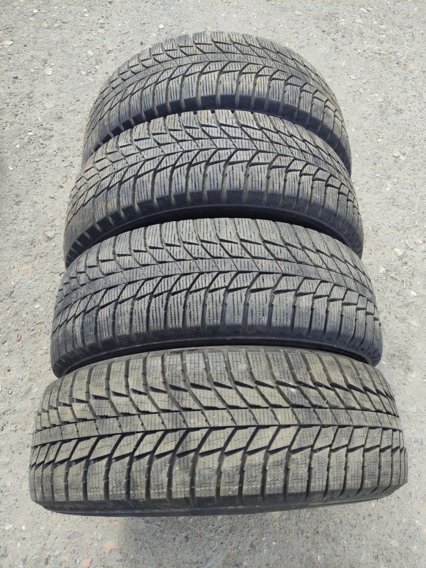 225/60R17 TRIANGLE
