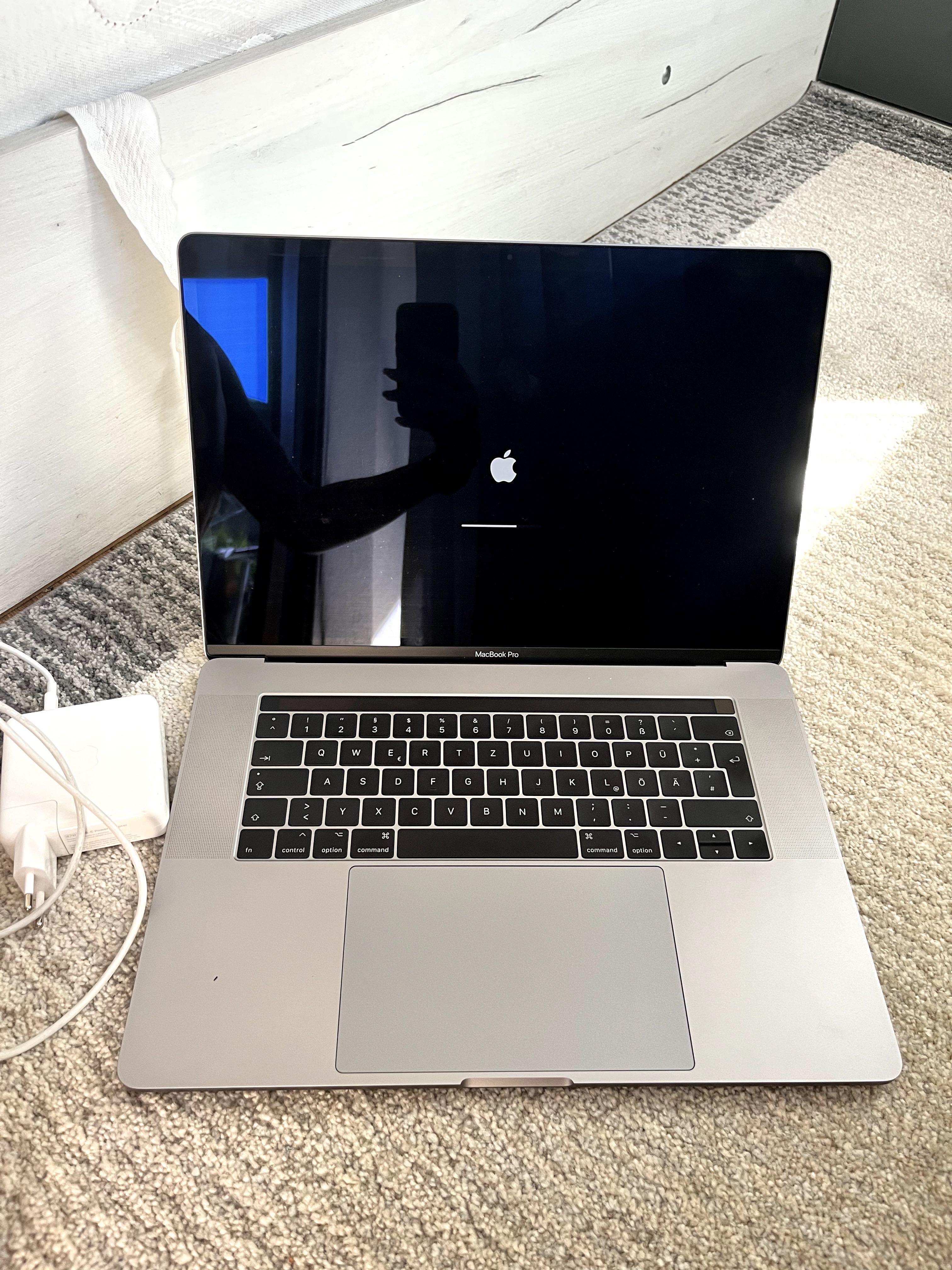 MacBook Pro 15" (2017) – 2.8 GHz i7, 16 GB RAM, 1 TB SSD, отличен