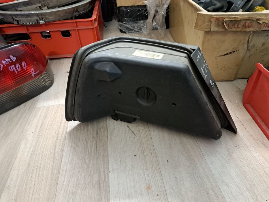 Оригинален стоп Mercedes 124