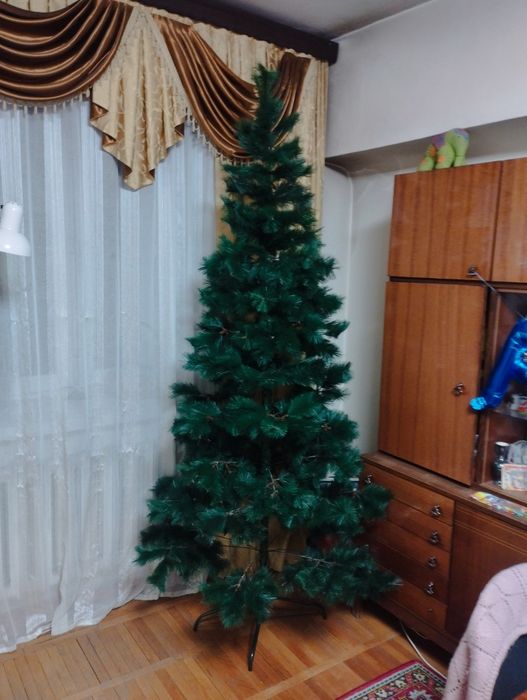 Продам искусственную ёлку 2.5 метра