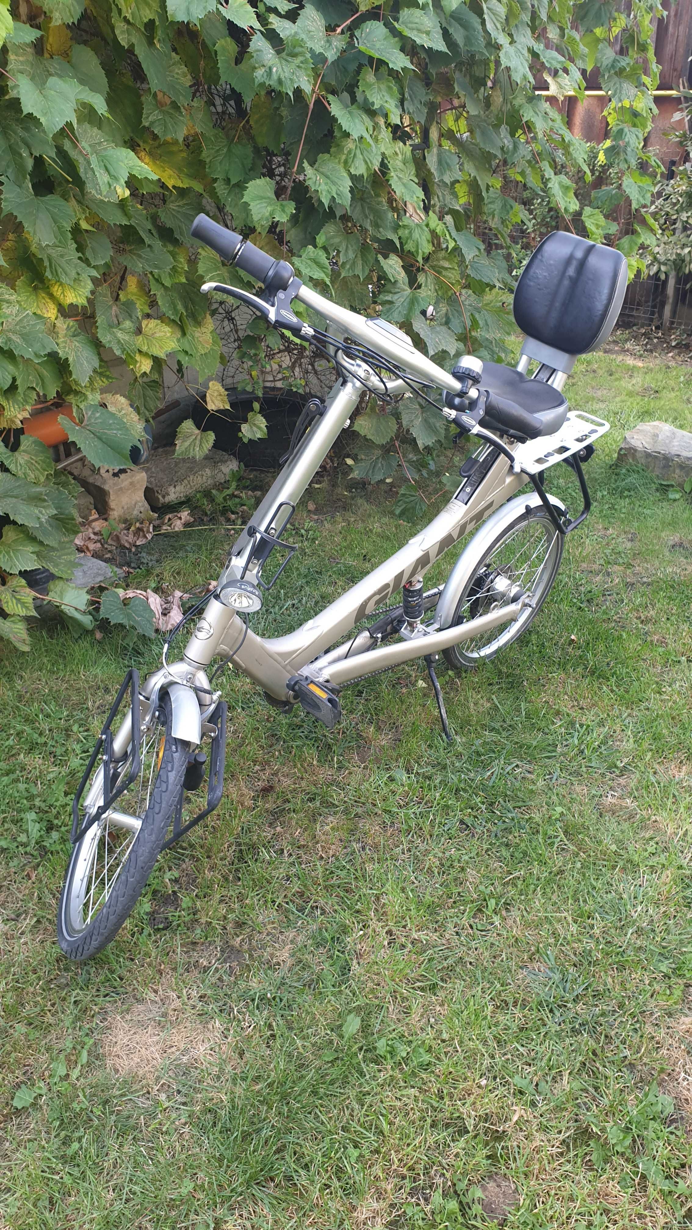 Bicicleta din otel marca Giant