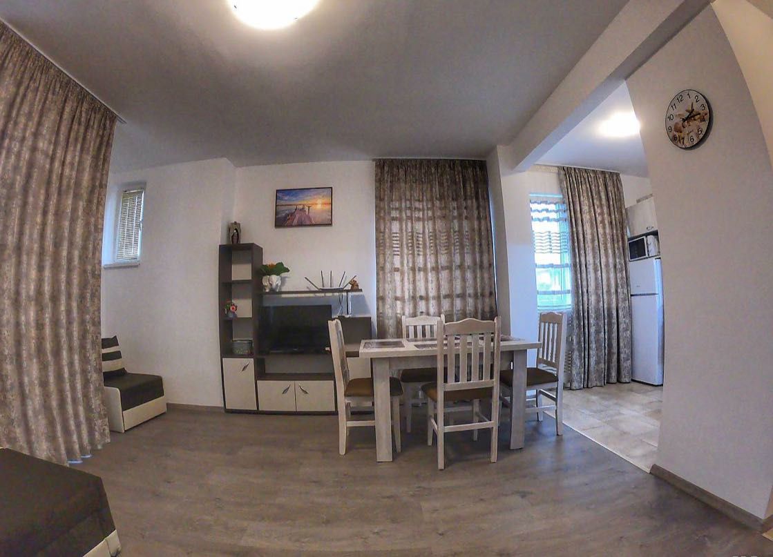 Двустайни апартаменти за нощувки къща за гости Pretty House в Сарафово