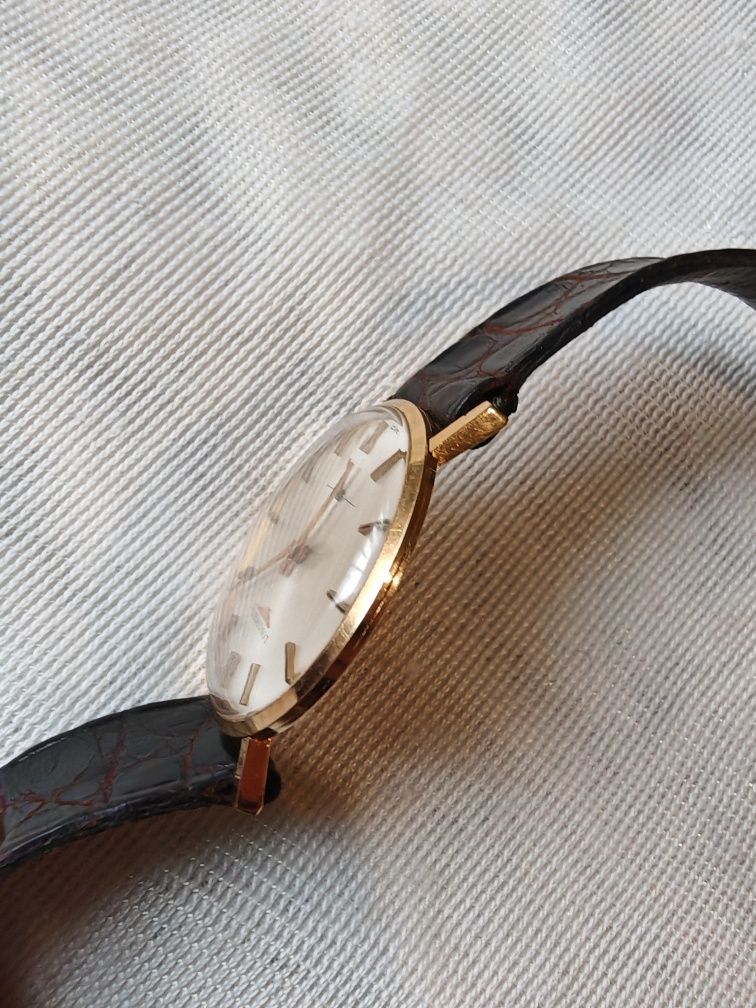 Продавам ръчен златен часовник longines 18k
