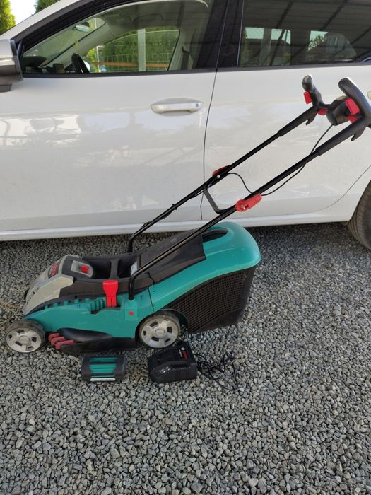 Mașină tuns iarba Bosch acumulator