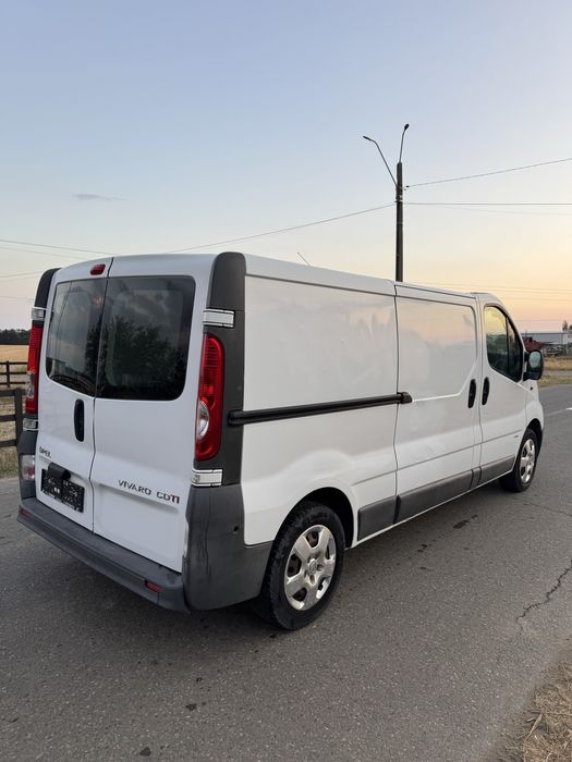 Opel Vivaro 2.0CDTI 2011 clima varianta lunga pre 4690€ neg